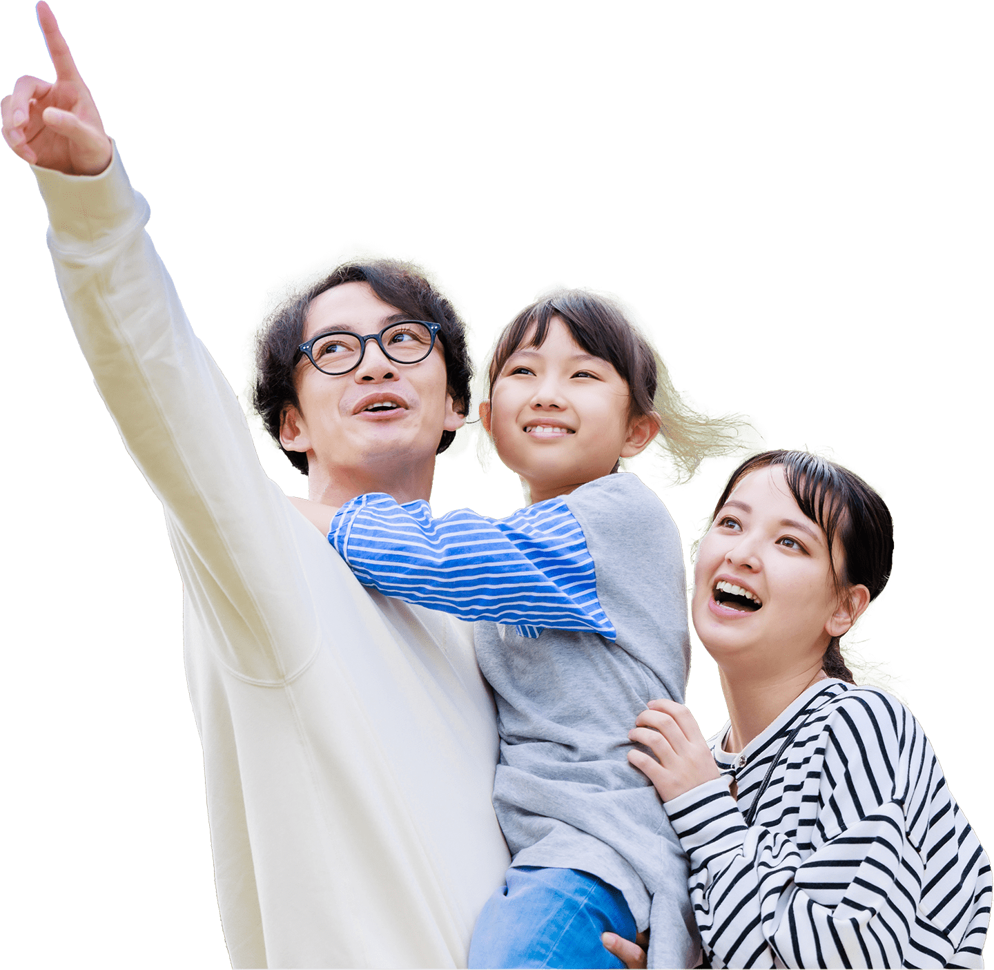 お父さんとお母さんとお父さんに抱っこされている女の子、その3人がお父さんが指差す方を笑顔で見ている