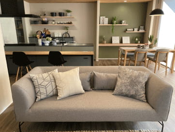 カフェのようなくつろぎのショールームリビング