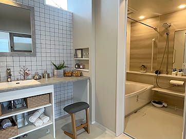 カフェのようなくつろぎのショールームのお風呂と洗面所