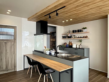 カフェのようなくつろぎのショールームキッチン