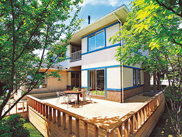 薪ストーブで空間全体が暖かい家