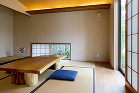 薪ストーブで空間全体が暖かい家の和室