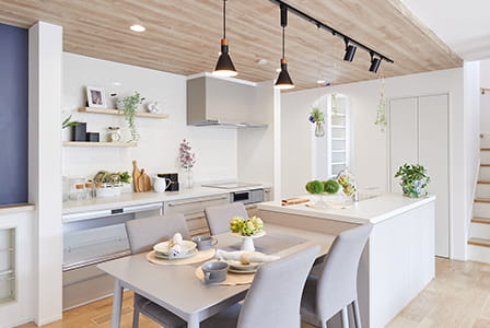 働くママに嬉しい機能満載の家のDK