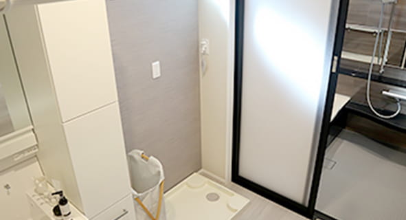 リアルサイズ28坪の平屋モデルハウスの洗面所と風呂