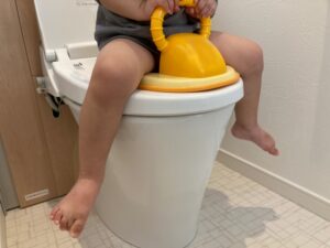 トイレトレーニングはいつから？始めるサインとやり方・進め方、パンツやグッズを解説！