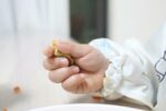 手づかみ食べはいつから?
