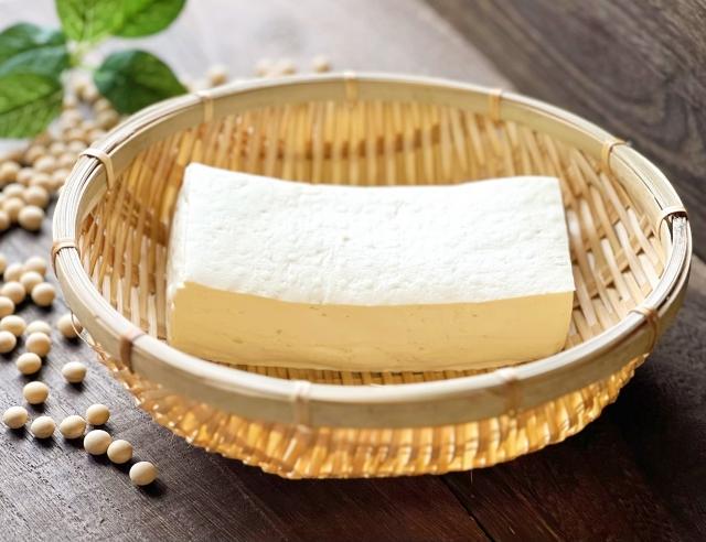 離乳食で豆腐はどう使う？初期〜完了期までの量と固さ、レシピを解説