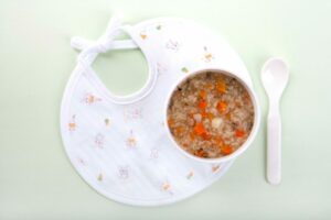 離乳食の2回食はいつから？6ヶ月から？見極めサインと量の増やし方