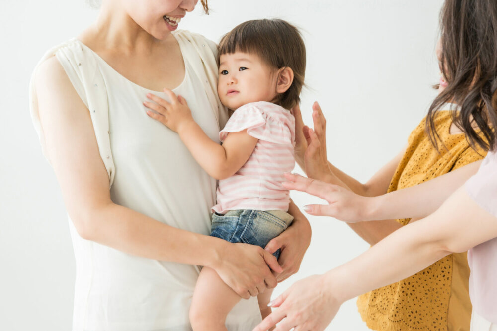 赤ちゃんの人見知りはいつから始まる？原因と対処法