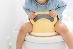 【小児科医監修】赤ちゃんの便秘解消法！親が知っておくべき3つの対策