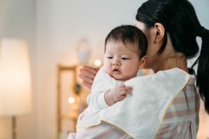赤ちゃんのゲップがうまくできない？原因と解決法を解説！