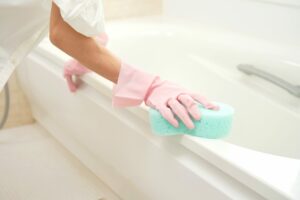 【お風呂掃除の徹底ガイド】簡単な方法と時短便利グッズ