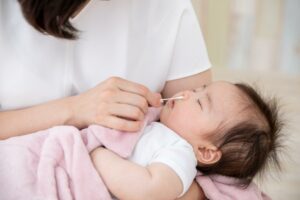 【小児科医監修】新生児の鼻づまり対策｜正しいケアと病院受診の目安