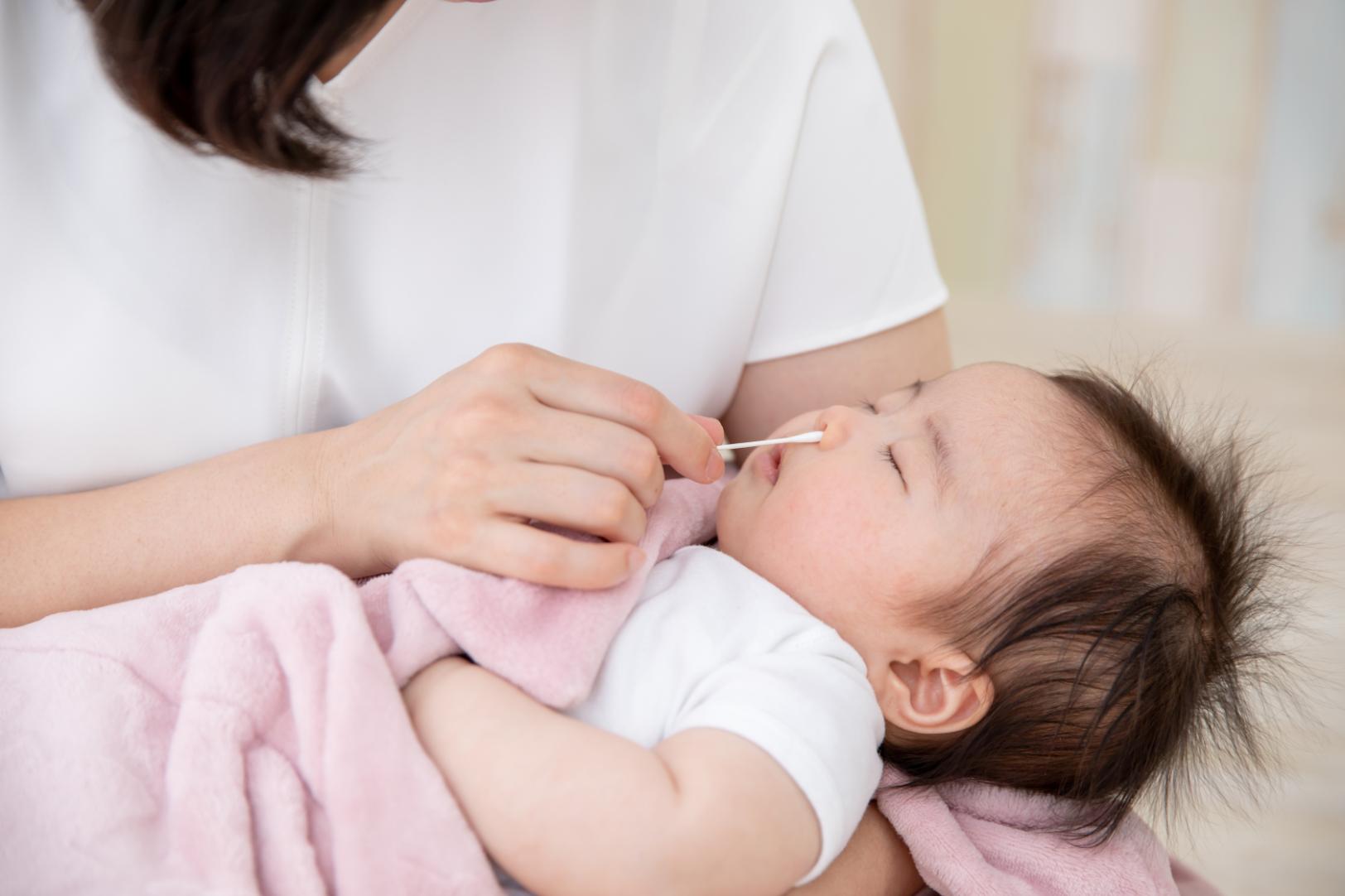 【小児科医監修】新生児の鼻づまり対策|正しいケアと病院受診の目安