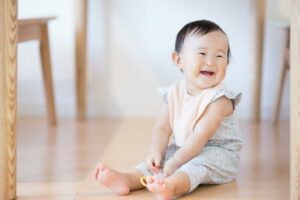 赤ちゃんがフローリングで頭を打つ前に！家庭でできる安全対策