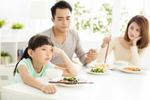 夏休みの昼ごはん作りが大変な家庭へ｜アンケートでわかった夏の暮らしの困りごとTOP5と解決策