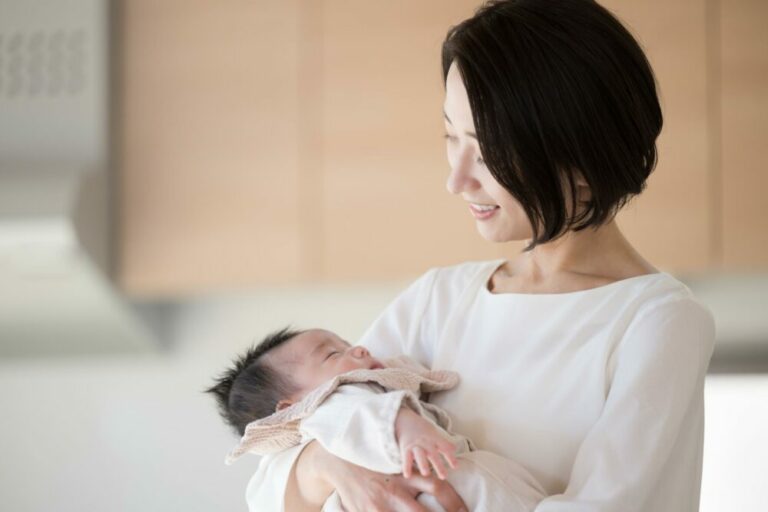 赤ちゃんの抱っこ